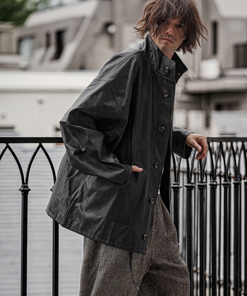 CAMBIO(カンビオ)の「mj11796-Synthetic Leather Stand Collar Jacket スタンドカラージャケット(PF-262-019)(その他アウター・メンズ・ブラック/カーキ・S/M/L)」の4枚目の写真