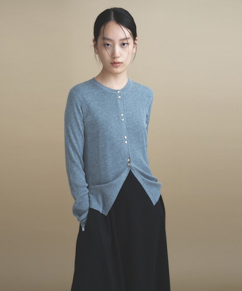 cloenc(クロエンス)の「【WEB限定カラーあり】Relaxy Rich シルクカシミヤ混 リブニットカーディガン(カーディガン/ボレロ・レディース・サックスブルー/ピンク/ワインレッド/ベージュ系その他7/ライトグレー系8/ブラウン系8/オリーブ/ネイビー/ライトイエロー系・02)」の2枚目の写真