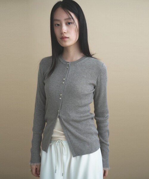cloenc(クロエンス)の「【WEB限定カラーあり】Relaxy Rich シルクカシミヤ混 リブニットカーディガン(カーディガン/ボレロ・レディース・サックスブルー/ピンク/ワインレッド/ベージュ系その他7/ライトグレー系8/ブラウン系8/オリーブ/ネイビー/ライトイエロー系・02)」の12枚目の写真