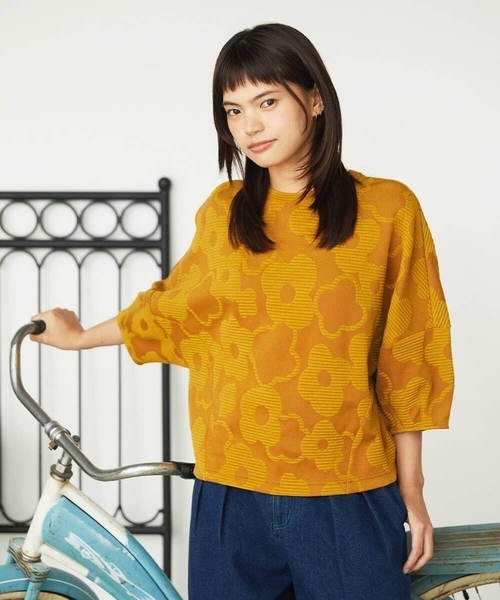 Jocomomola（ホコモモラ）の「【日本製】Forma de flor パネル切り替えフラワージャカードカットソー（Tシャツ/カットソー・レディース・マスタード・40）」の2枚目の写真