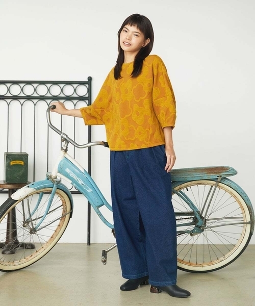 Jocomomola（ホコモモラ）の「【日本製】Forma de flor パネル切り替えフラワージャカードカットソー（Tシャツ/カットソー・レディース・マスタード・40）」の3枚目の写真