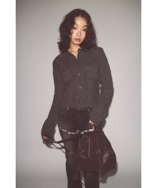 LAGUA GEM(ラグアジェム)の「CABLE BUTTON KNIT トップス(ニット/セーター・レディース・グレー/ネイビー/ブラック・FREE)」の4枚目の写真