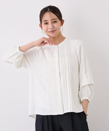 ピンタックブラウス