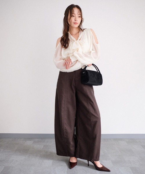 murea(ミュレア)の「オープンショルダーボウタイVネックカシュクールブラウス(シャツ/ブラウス・レディース・アイボリー/ブラック/ブラウン・FREE)」の16枚目の写真