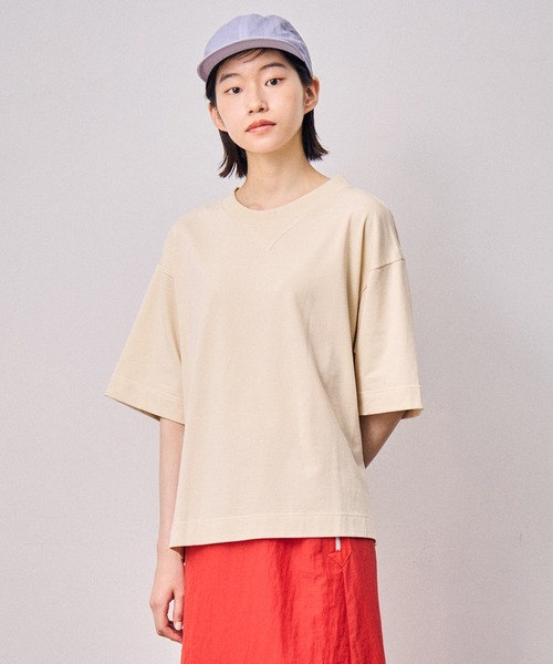 sneeuw(スニュウ)の「スリットスウェットTシャツ(Tシャツ/カットソー・レディース・ブラック/ブラウン/クリーム・1/3)」の1枚目の写真