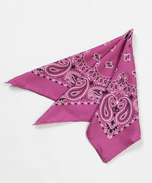 SHIPS（シップス）の「MANIPURI:バンダナプリントスカーフⅡ（バンダナ/スカーフ・レディース・ピンク系その他/イエロー/ネイビー/ブラウン/レッド/オフホワイト/ベージュ系その他・ONE SIZE）」の6枚目の写真