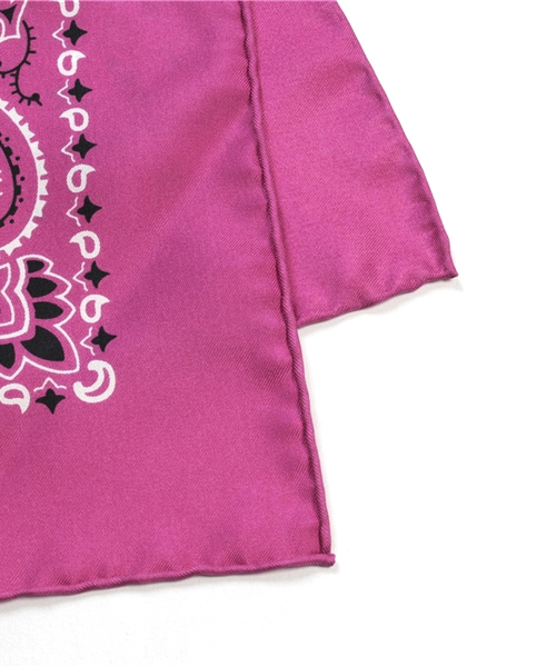 SHIPS（シップス）の「MANIPURI:バンダナプリントスカーフⅡ（バンダナ/スカーフ・レディース・ピンク系その他/イエロー/ネイビー/ブラウン/レッド/オフホワイト/ベージュ系その他・ONE SIZE）」の9枚目の写真