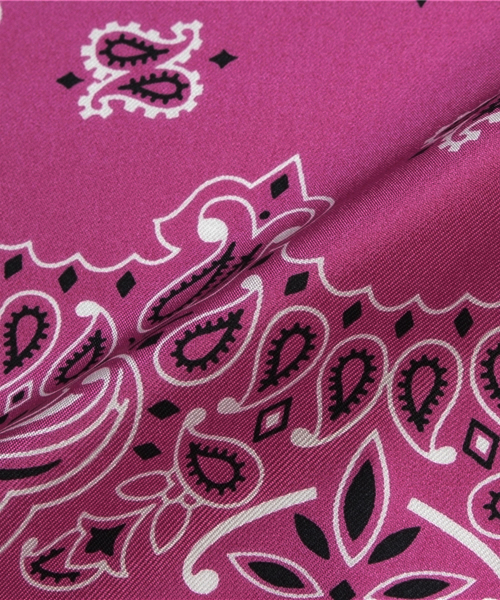 SHIPS（シップス）の「MANIPURI:バンダナプリントスカーフⅡ（バンダナ/スカーフ・レディース・ピンク系その他/イエロー/ネイビー/ブラウン/レッド/オフホワイト/ベージュ系その他・ONE SIZE）」の10枚目の写真