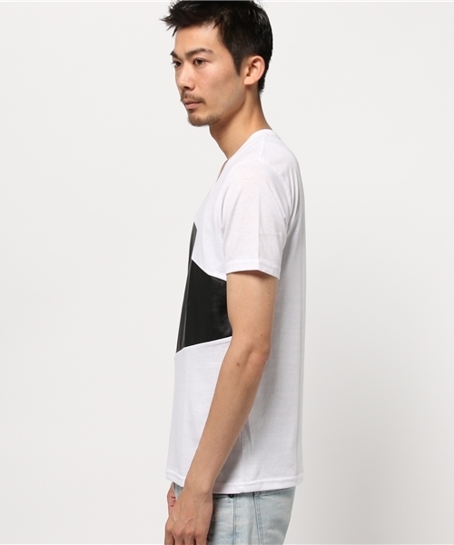 VENCEEXCHANGE（ヴァンスエクスチェンジ）の「PU斜め切り替えTシャツ    （Tシャツ/カットソー・メンズ・オフホワイト/ブラック・LARGE/MEDIUM）」の9枚目の写真
