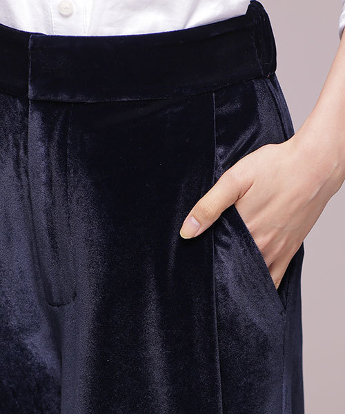 NANO universe（ナノユニバース）の「【リンネル 1月号掲載】【HERS 12月号掲載】ハイウエストベロアタックパンツ（その他パンツ・レディース・ネイビー/グリーン/ブラウン・FREE）」の6枚目の写真