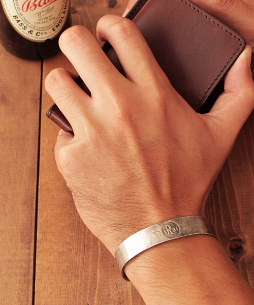 ROTAR（ローター）の「Ro Bangle / バングル / シルバー / ロゴ / 刻印（バングル/リストバンド・メンズ・シルバー・FREE）」の6枚目の写真