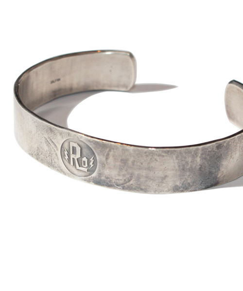 ROTAR（ローター）の「Ro Bangle / バングル / シルバー / ロゴ / 刻印（バングル/リストバンド・メンズ・シルバー・FREE）」の3枚目の写真