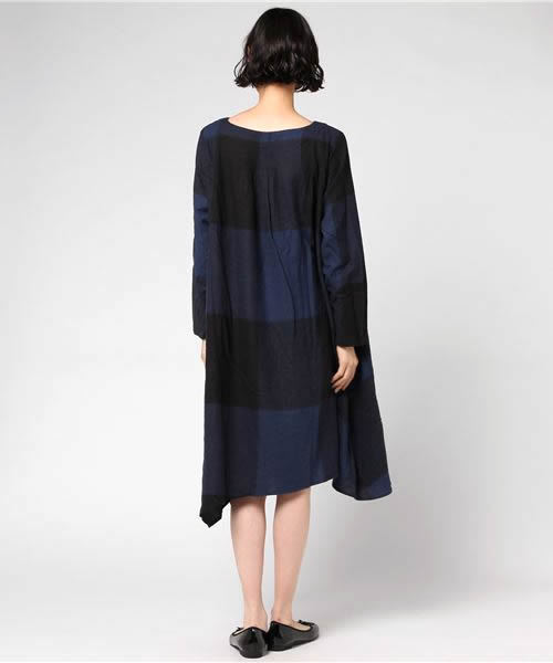 LBC（エルビーシー）の「イレギュラーヘムビッグチェックワンピース  （ワンピース・レディース・ブルー/ブラウン・MEDIUM）」の6枚目の写真