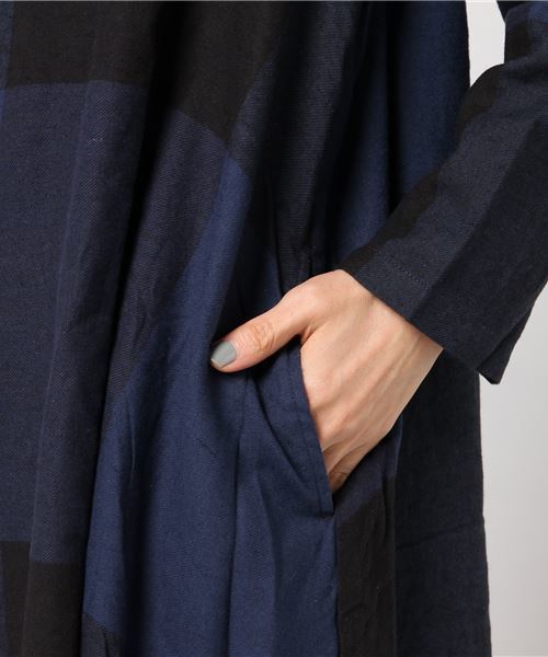 LBC（エルビーシー）の「イレギュラーヘムビッグチェックワンピース  （ワンピース・レディース・ブルー/ブラウン・MEDIUM）」の7枚目の写真