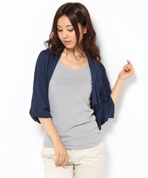 DKNY WOMEN(ディーケーエヌワイウィメン)の「シャイニーシルク ボレロカーディガン(カーディガン/ボレロ・レディース・ベージュ系/ターコイズブルー系/レッド系/ライラック系/パープル系/ブラック系/ホワイト系1・SMALL)」の4枚目の写真