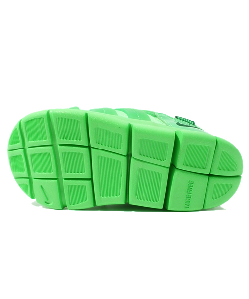 NIKE(ナイキ)の「2013 ベビー ナイキ ダイナモフリー TD(スニーカー・キッズ・ピンク/イエロー/グリーン/ブルー・12cm/13cm/14cm/15cm/16cm)」の6枚目の写真