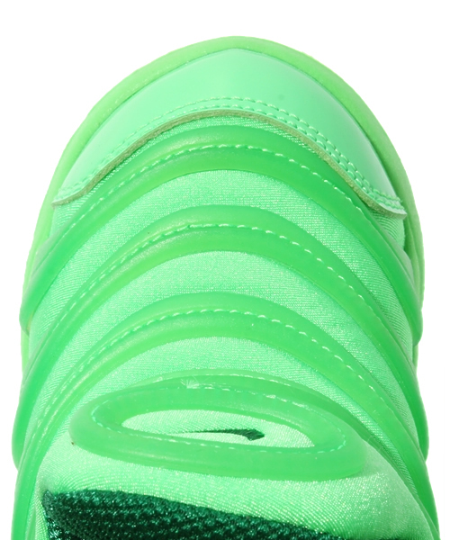 NIKE(ナイキ)の「2013 ベビー ナイキ ダイナモフリー TD(スニーカー・キッズ・ピンク/イエロー/グリーン/ブルー・12cm/13cm/14cm/15cm/16cm)」の8枚目の写真