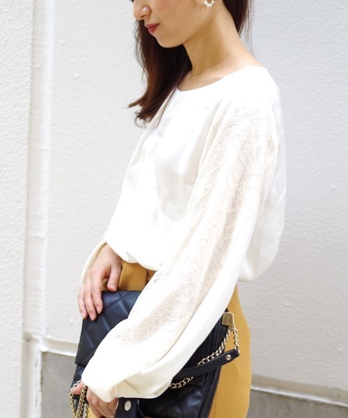 NARACAMICIE(ナラカミーチェ)の「ボリュームねじり袖サテンブラウス(シャツ/ブラウス・レディース・オフホワイト/ネイビー/ブラック・MEDIUM)」の10枚目の写真