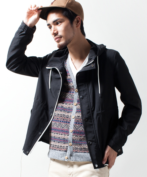 NANO universe（ナノユニバース）の「ナイロン撥水マリンパーカ（マウンテンパーカー・メンズ・ブラック/ベージュ/グリーン/ブルー/ネイビー/レンガ・MEDIUM/LARGE）」の2枚目の写真