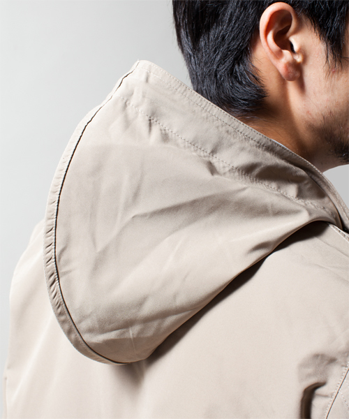 NANO universe（ナノユニバース）の「ナイロン撥水マリンパーカ（マウンテンパーカー・メンズ・ブラック/ベージュ/グリーン/ブルー/ネイビー/レンガ・MEDIUM/LARGE）」の17枚目の写真