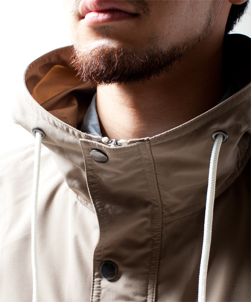 NANO universe（ナノユニバース）の「ナイロン撥水マリンパーカ（マウンテンパーカー・メンズ・ブラック/ベージュ/グリーン/ブルー/ネイビー/レンガ・MEDIUM/LARGE）」の10枚目の写真