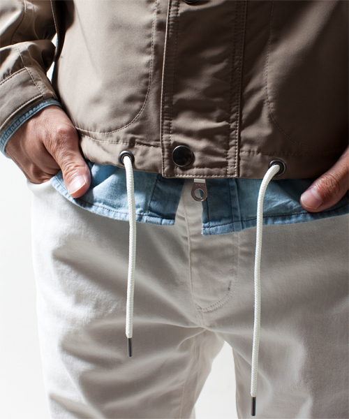 NANO universe（ナノユニバース）の「ナイロン撥水マリンパーカ（マウンテンパーカー・メンズ・ブラック/ベージュ/グリーン/ブルー/ネイビー/レンガ・MEDIUM/LARGE）」の13枚目の写真