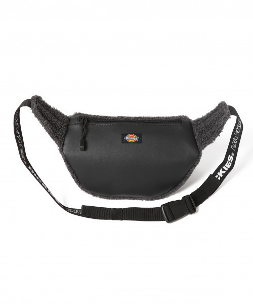 PAGEBOY（ページボーイ）の「Dickiesボアボディバッグ（ショルダーバッグ・レディース・チャコールグレー/ベージュ・FREE）」の17枚目の写真