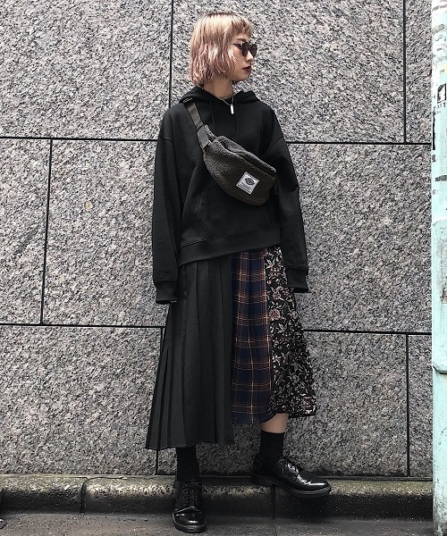 PAGEBOY（ページボーイ）の「Dickiesボアボディバッグ（ショルダーバッグ・レディース・チャコールグレー/ベージュ・FREE）」の7枚目の写真