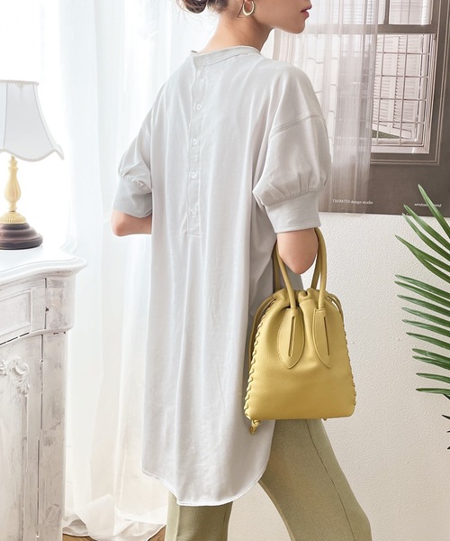 classicalelf（クラシカルエルフ）の「ゆるっと、大人カジュアル。綿100％半袖バックヘンリーチュニック（Tシャツ/カットソー・レディース・ホワイト/ブラック/ベージュ/ブラウン/グレイッシュベージュ/グレー系その他/ブルーパープル・MEDIUM/LARGE/X-LARGE/SMALL）」の3枚目の写真