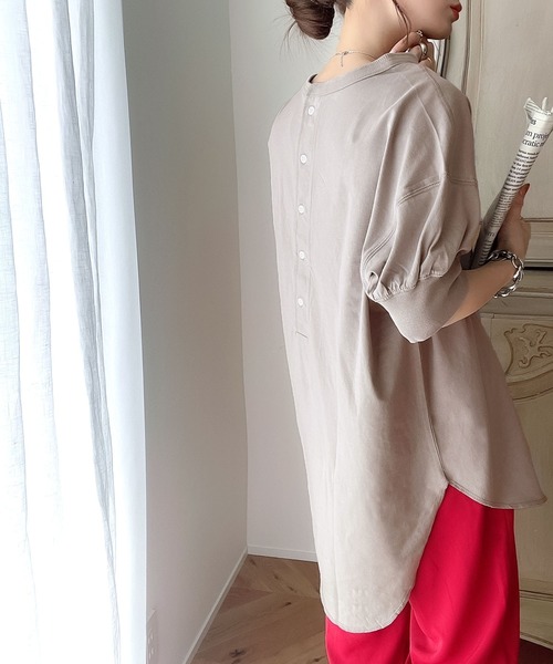 classicalelf（クラシカルエルフ）の「ゆるっと、大人カジュアル。綿100％半袖バックヘンリーチュニック（Tシャツ/カットソー・レディース・ホワイト/ブラック/ベージュ/ブラウン/グレイッシュベージュ/グレー系その他/ブルーパープル・MEDIUM/LARGE/X-LARGE/SMALL）」の6枚目の写真