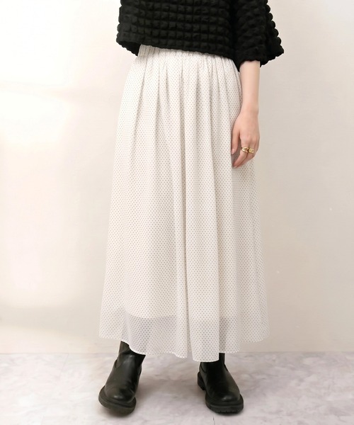 STYLEBLOCK（スタイルブロック）の「ドット柄シフォンフレアロングスカート（スカート・レディース・オフホワイト/ベージュ/ネイビー/ブラック・M）」の2枚目の写真