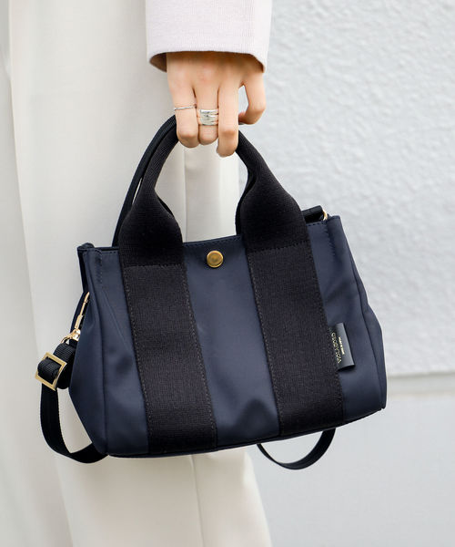 SHIPS（シップス）の「VIOLAd’ORO:GINO 2WAYナイロントート（S）◇（トートバッグ・レディース・ベージュ/ネイビー/ブラウン・ONE SIZE）」の3枚目の写真