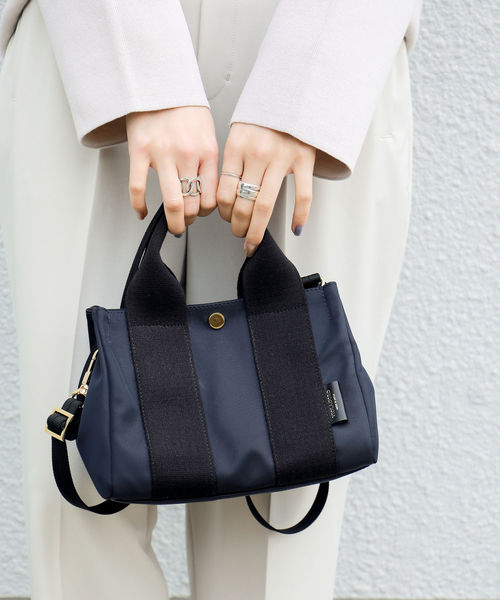 SHIPS（シップス）の「VIOLAd’ORO:GINO 2WAYナイロントート（S）◇（トートバッグ・レディース・ベージュ/ネイビー/ブラウン・ONE SIZE）」の9枚目の写真