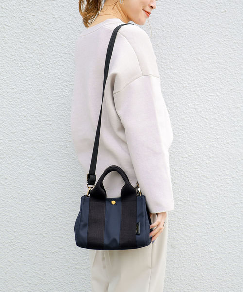 SHIPS（シップス）の「VIOLAd’ORO:GINO 2WAYナイロントート（S）◇（トートバッグ・レディース・ベージュ/ネイビー/ブラウン・ONE SIZE）」の11枚目の写真