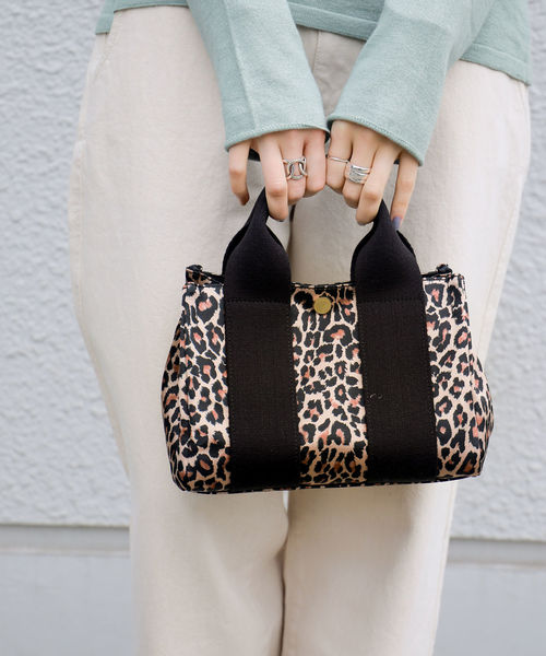 SHIPS（シップス）の「VIOLAd’ORO:GINO 2WAYナイロントート（S）◇（トートバッグ・レディース・ベージュ/ネイビー/ブラウン・ONE SIZE）」の15枚目の写真