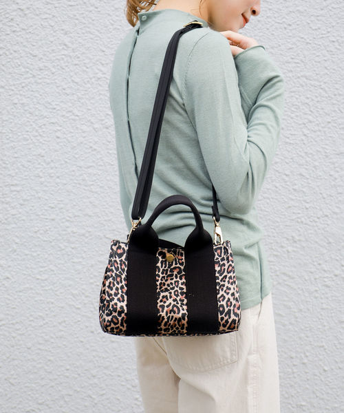 SHIPS（シップス）の「VIOLAd’ORO:GINO 2WAYナイロントート（S）◇（トートバッグ・レディース・ベージュ/ネイビー/ブラウン・ONE SIZE）」の17枚目の写真