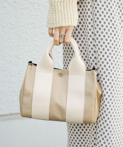 SHIPS（シップス）の「VIOLAd’ORO:GINO 2WAYナイロントート（S）◇（トートバッグ・レディース・ベージュ/ネイビー/ブラウン・ONE SIZE）」の18枚目の写真