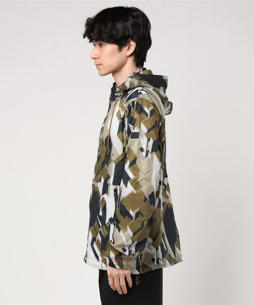 AIGLE(エーグル)の「軽量 ソニブ プリント ジャケット(ナイロンジャケット・メンズ・オリーブ・L/M/LL/S)」の2枚目の写真
