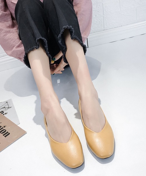 STYLEBLOCK(スタイルブロック)の「Vカットスクエアトゥローヒールパンプス(パンプス・レディース・ブラック/ベージュ/イエロー・40/38/39/35/36/37)」の1枚目の写真