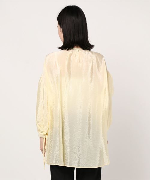 CLANE（クラネ）の「GLOSS WASHER RIBBON TOPS（シャツ/ブラウス・レディース・ベージュ/ネイビー/イエロー・2/1）」の4枚目の写真