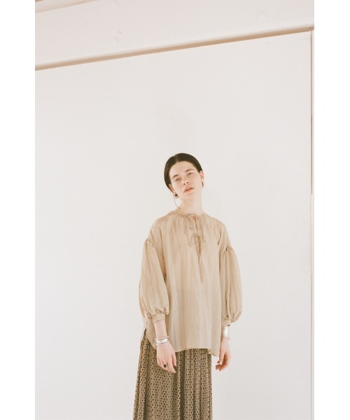 CLANE（クラネ）の「GLOSS WASHER RIBBON TOPS（シャツ/ブラウス・レディース・ベージュ/ネイビー/イエロー・2/1）」の20枚目の写真