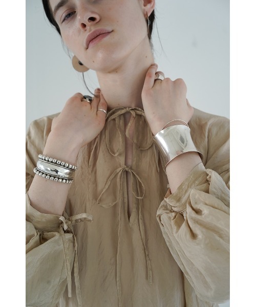 CLANE（クラネ）の「GLOSS WASHER RIBBON TOPS（シャツ/ブラウス・レディース・ベージュ/ネイビー/イエロー・2/1）」の21枚目の写真