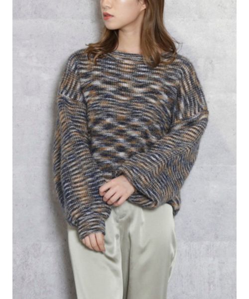 dazzlin(ダズリン)の「クルーシンプルラメニットトップス(ニット/セーター・レディース・オフホワイト/グレー/その他1/ブラウン・FREE)」の4枚目の写真