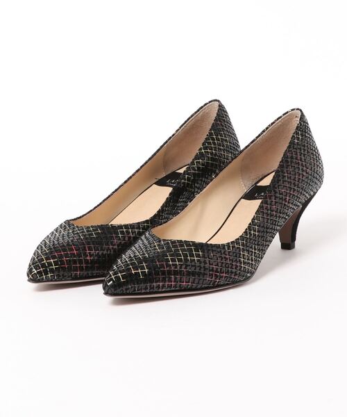 LANVIN collection(ランバン コレクション)の「ポインテッドトゥプレーンパンプス(パンプス・レディース・ブラック系その他7/ブラック/ベージュ系その他3/ブラック系その他/ベージュ/イエロー/ベージュ系その他/ライトグレー/ブルー/プラチナム/ライトグリーン/ピンクベージュ/サンドベージュ/ブラック系その他2/ベージュ系その他2/ベージュ系その他5/ベージュ系その他4/ブラック系その他4/ブラック系その他3/ベージュ×ブラック/シルバー系その他5/オレンジ/ベージュ系その他7/ブラック系その他5/ベージュ系その他6/シルバー・23.5cm/24.0cm/22.5cm/23.0cm/24.5cm/22.0cm)」の2枚目の写真