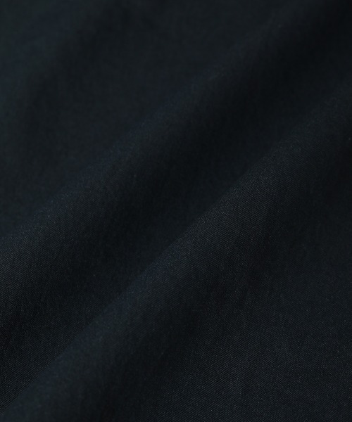 ADAM ET ROPE'（アダムエロペ）の「＜洗える・追加＞【WEB限定】バックオープンバンドカラーワンピース（シャツワンピース・レディース・ベージュ/ネイビー/オフホワイト/イエロー・FREE）」の16枚目の写真