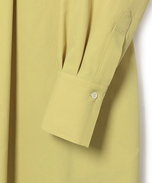 ADAM ET ROPE'（アダムエロペ）の「＜洗える・追加＞【WEB限定】バックオープンバンドカラーワンピース（シャツワンピース・レディース・ベージュ/ネイビー/オフホワイト/イエロー・FREE）」の19枚目の写真