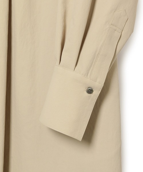 ADAM ET ROPE'（アダムエロペ）の「＜洗える・追加＞【WEB限定】バックオープンバンドカラーワンピース（シャツワンピース・レディース・ベージュ/ネイビー/オフホワイト/イエロー・FREE）」の20枚目の写真