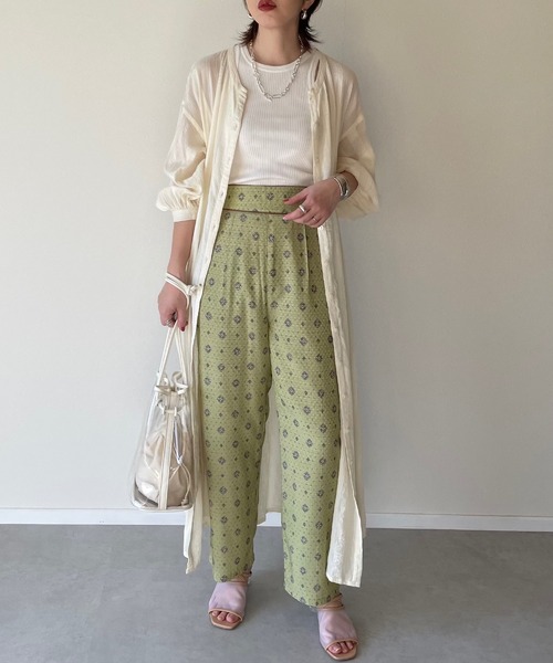 y/m by misato（イムバイミサト）の「コモン柄パイピングストレートパンツ（その他パンツ・レディース・ベージュ/グレー/グリーン・FREE）」の3枚目の写真