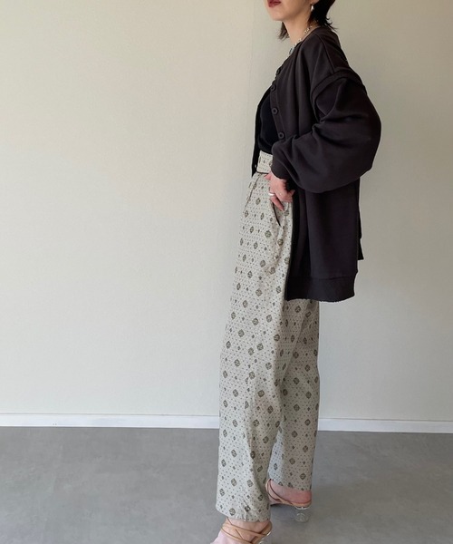 y/m by misato（イムバイミサト）の「コモン柄パイピングストレートパンツ（その他パンツ・レディース・ベージュ/グレー/グリーン・FREE）」の14枚目の写真