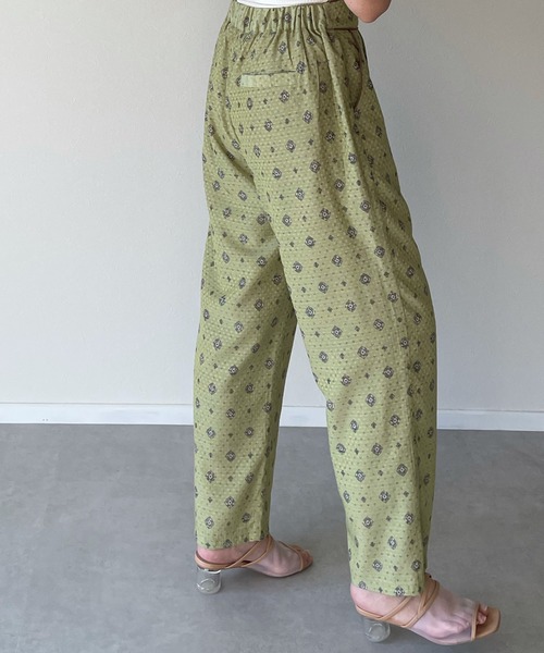 y/m by misato（イムバイミサト）の「コモン柄パイピングストレートパンツ（その他パンツ・レディース・ベージュ/グレー/グリーン・FREE）」の18枚目の写真